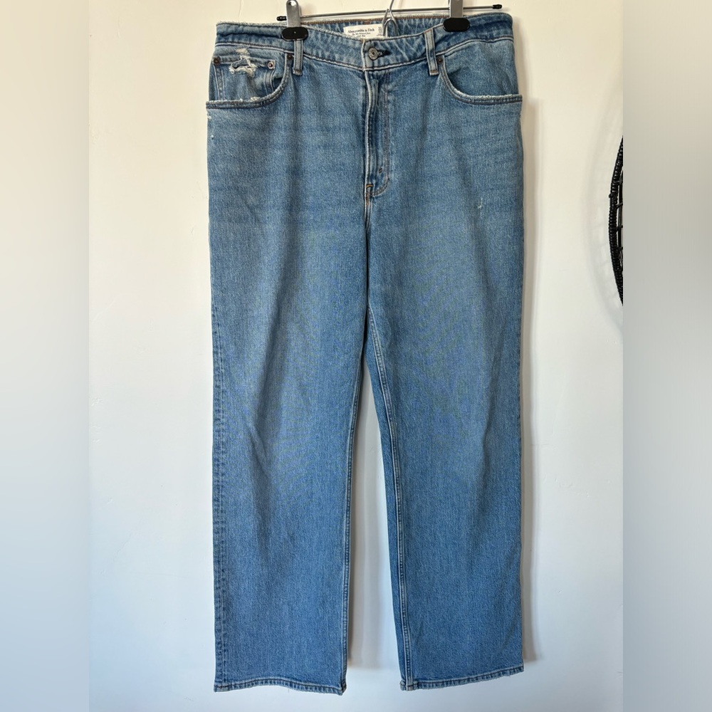 Abercrombie & Fitch 90’s Relaxed High Rise Jeans. Size 12/31 Curve Love.